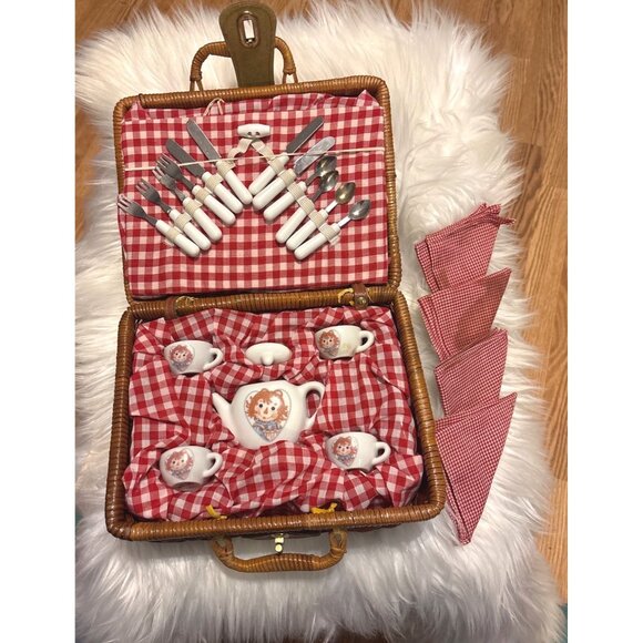 Raggedy Ann Childrens Miniature Porcelain Tea Set Wicker Picnic Basket Schylling - Picture 1 of 11